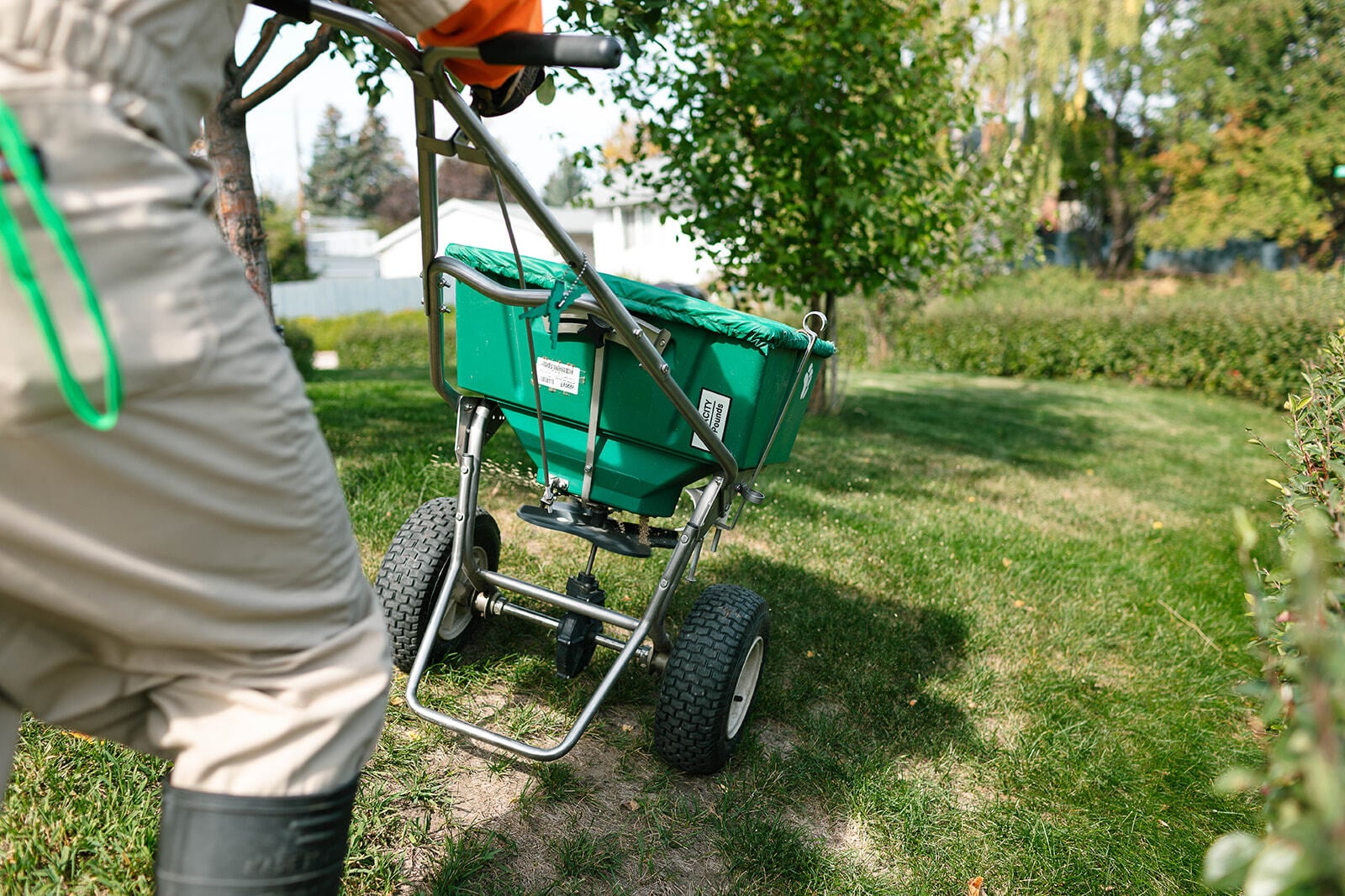 5 Ways to Apply Fertilizer to Your Lawn Effectively