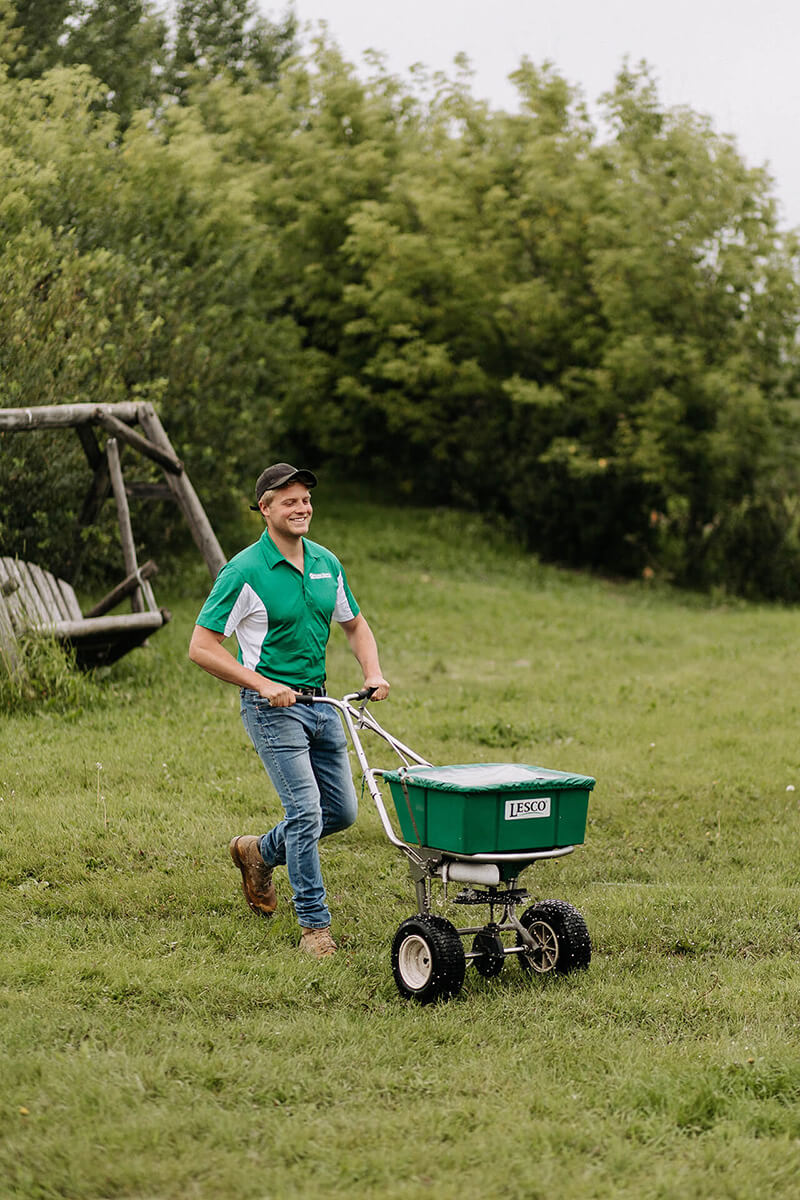 home_lawn-fertilization-small-1 home_lawn-fertilization-small-1